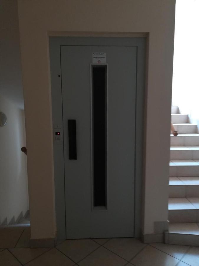 Homy Apartment In Buda, With Safe Garage And Terrace Budapest Eksteriør billede